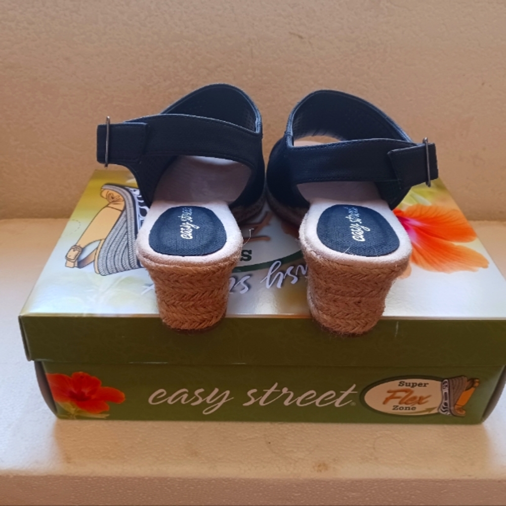 Easy Street - Picture 4 of 4